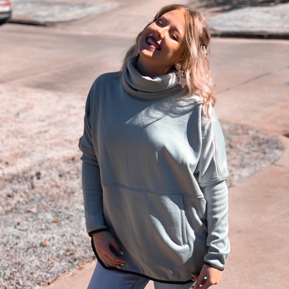 SOLD The North Face Gray cozy slacker poncho - Picture 2 of 8